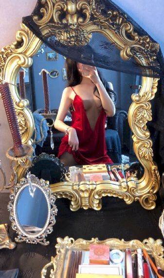 julia一部奶水流出的视频